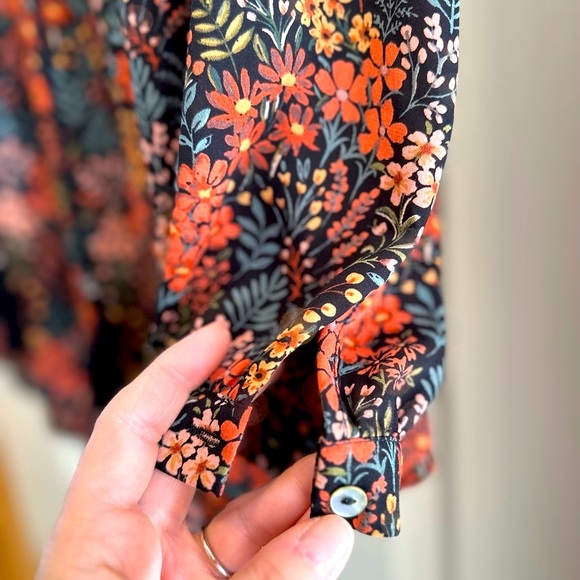 Beautiful colors blouse Size M - Picture 4 of 9